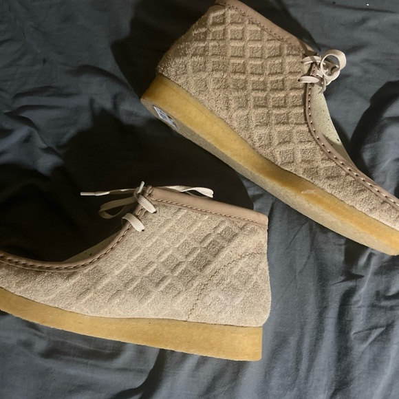 CLARKS Wallabee 'Sweet Chick' Speckled Waffle Suede Chukka Boots Men's Sz. 10M - Picture 2 of 9